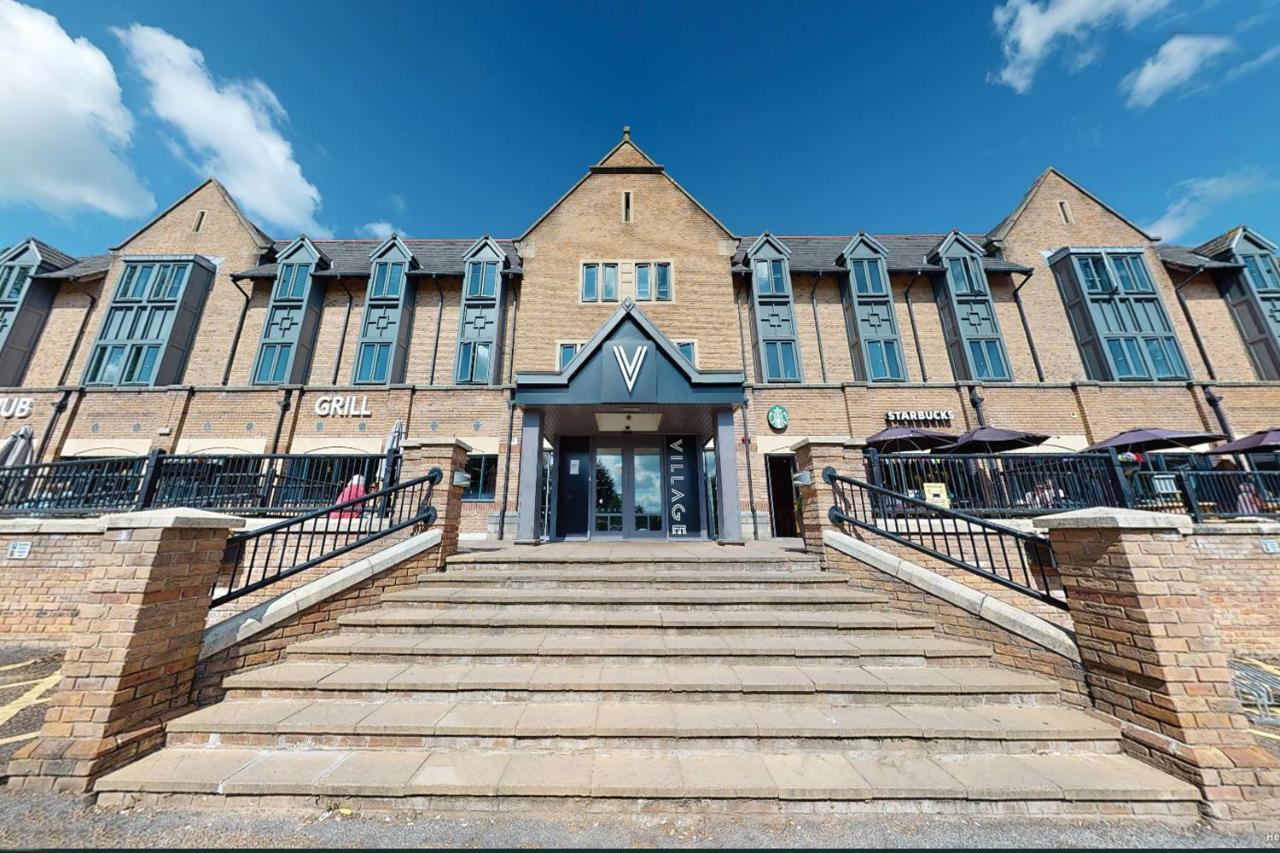 Village Hotel Leeds North מראה חיצוני תמונה