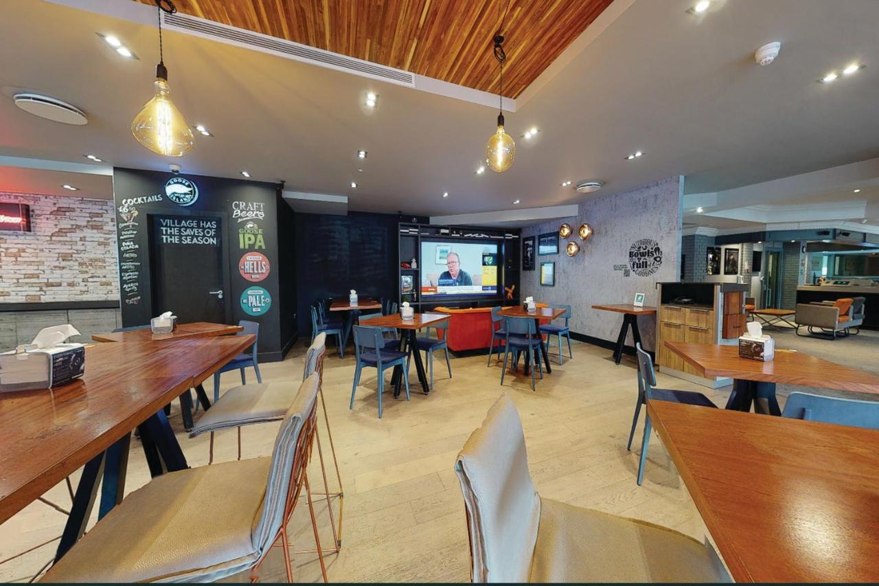 Village Hotel Leeds North מראה חיצוני תמונה