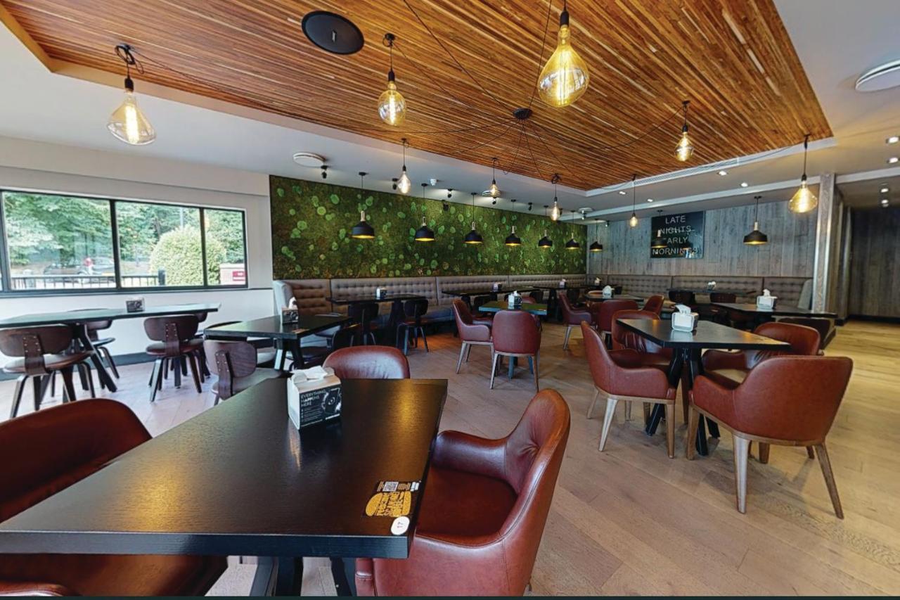 Village Hotel Leeds North מראה חיצוני תמונה