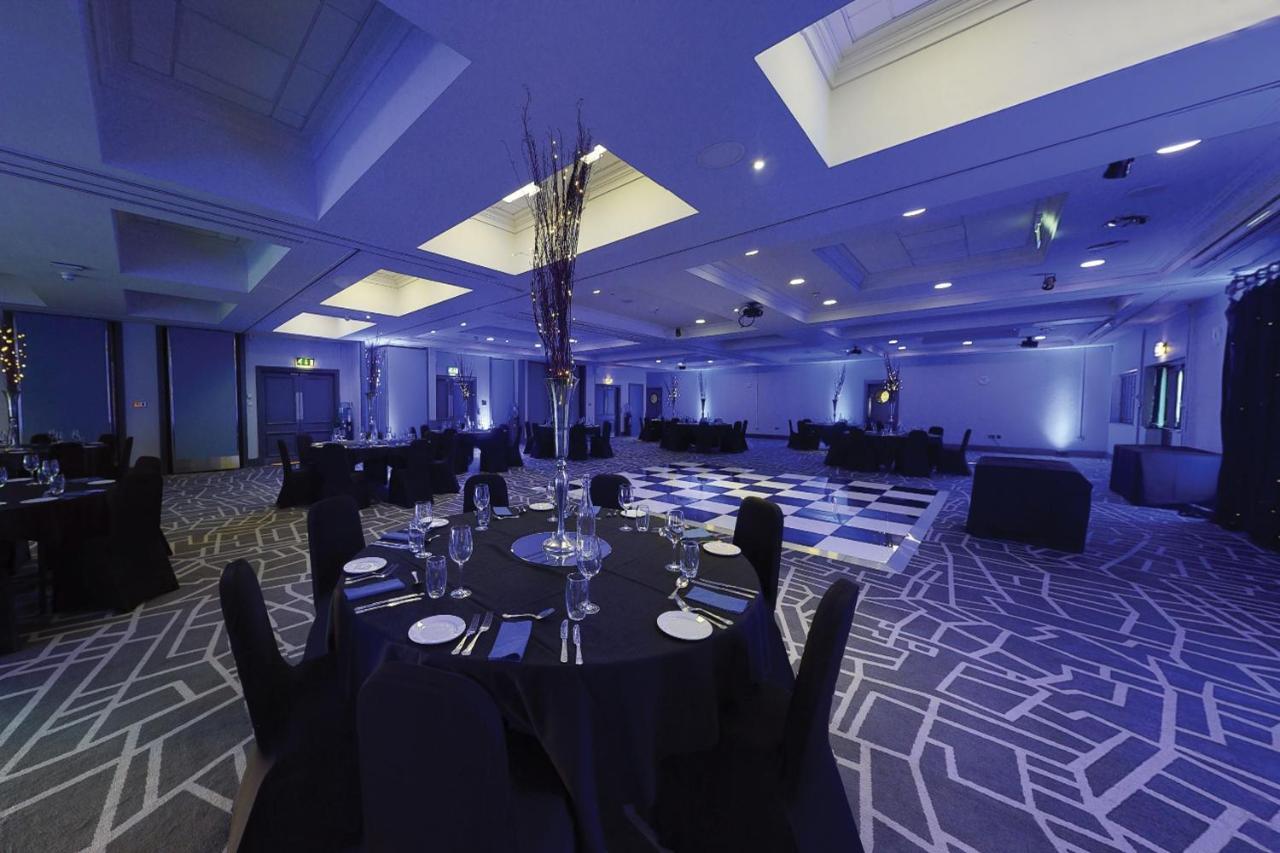 Village Hotel Leeds North מראה חיצוני תמונה