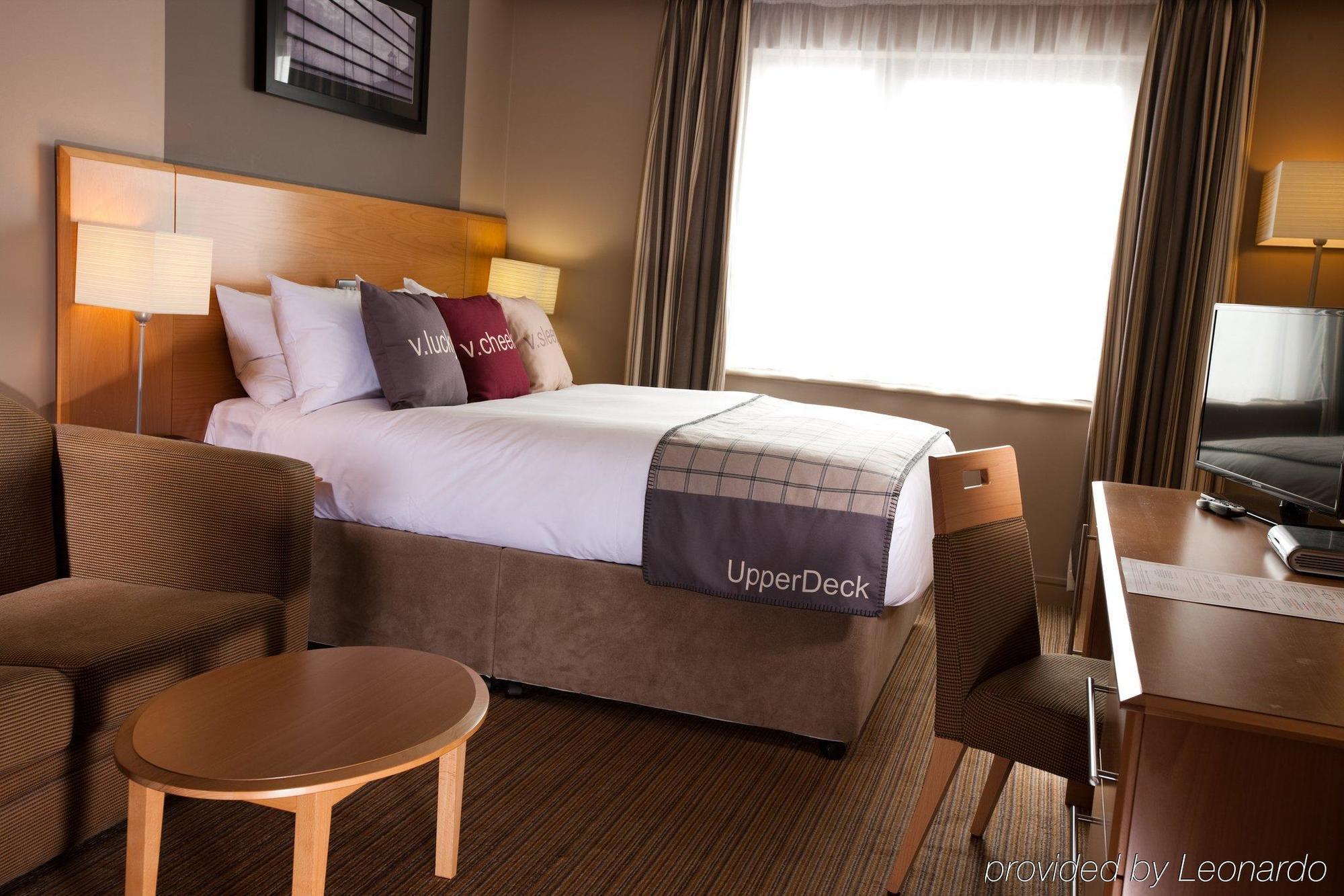 Village Hotel Leeds North מראה חיצוני תמונה