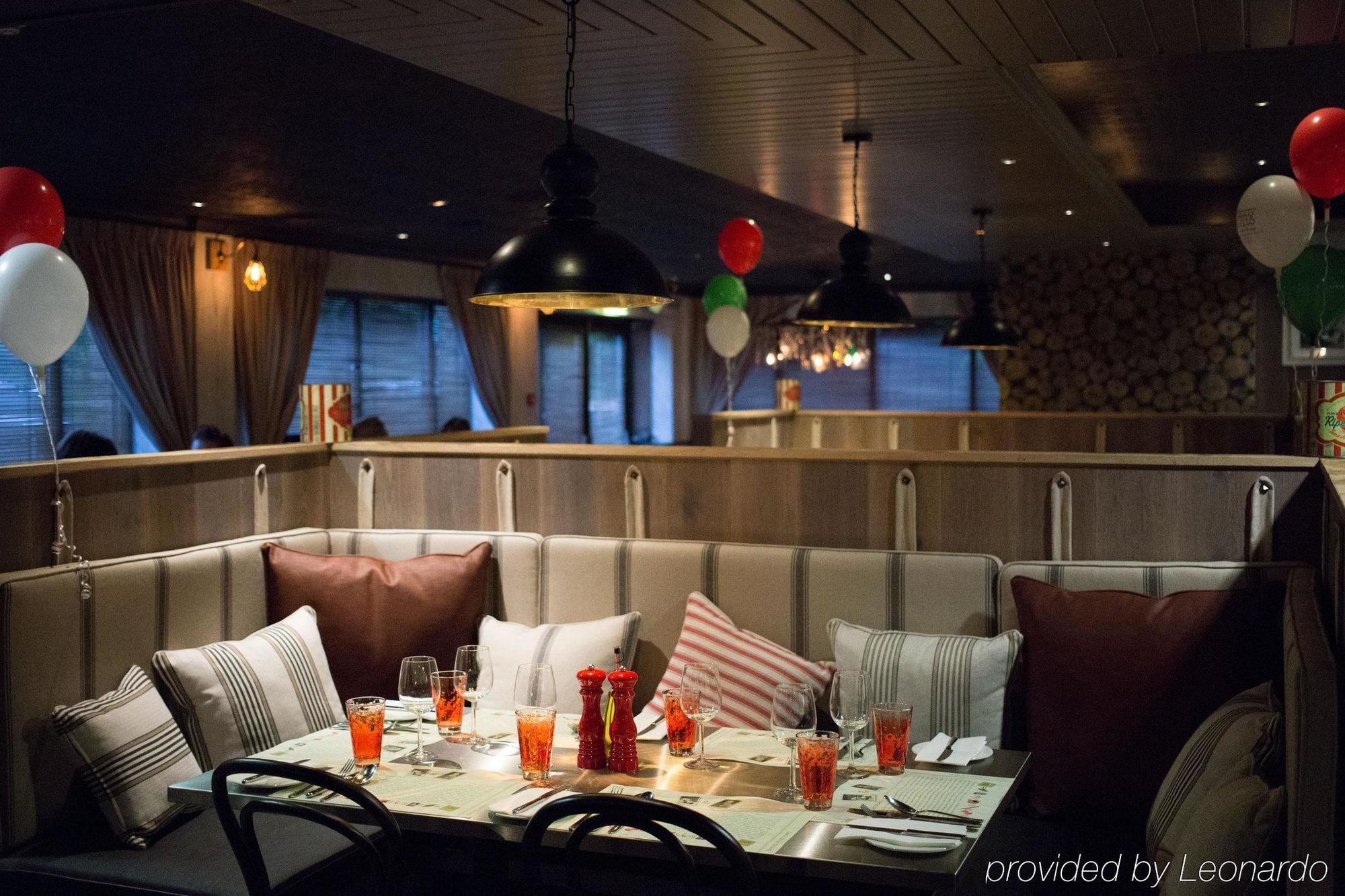 Village Hotel Leeds North מראה חיצוני תמונה