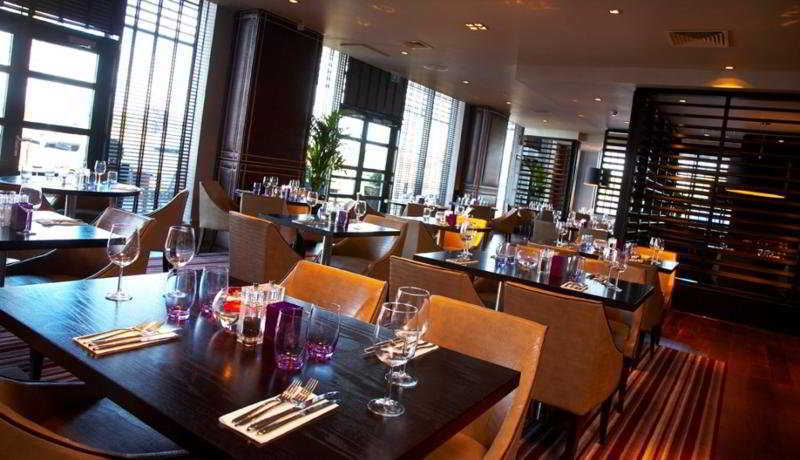 Village Hotel Leeds North מראה חיצוני תמונה