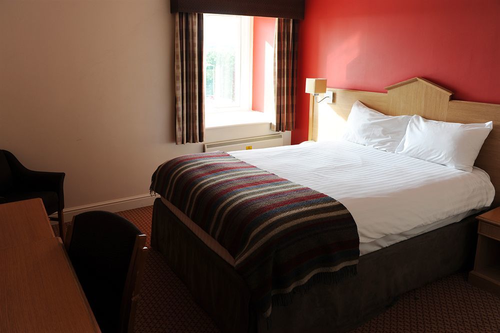 Village Hotel Leeds North מראה חיצוני תמונה