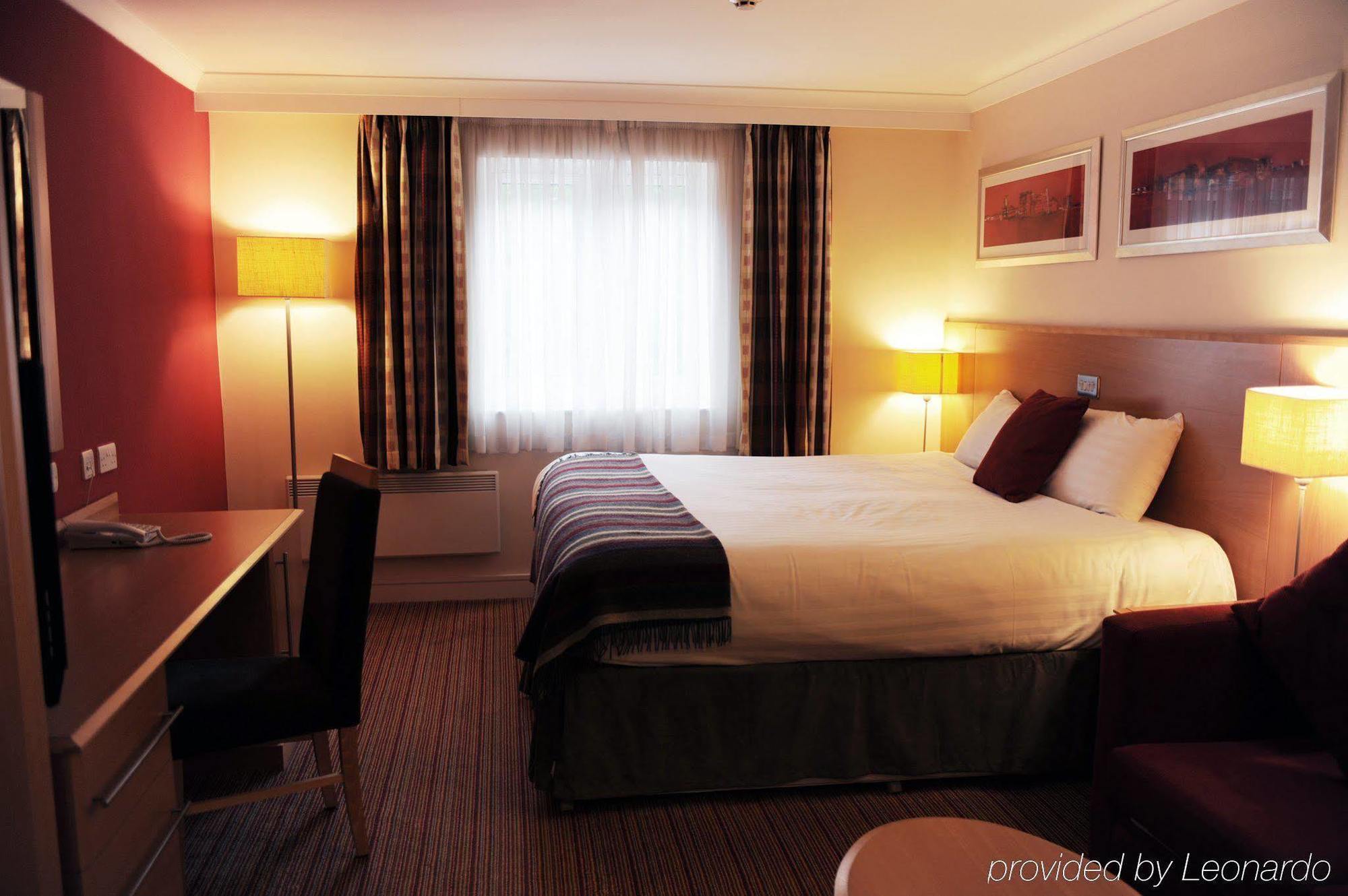 Village Hotel Leeds North מראה חיצוני תמונה